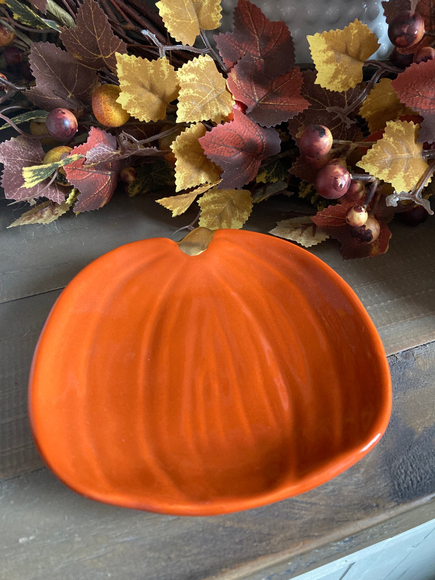 Ceramic pumpkin plate - orange