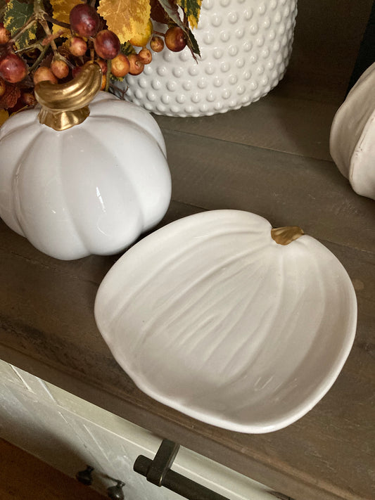 Ceramic pumpkin plate - white